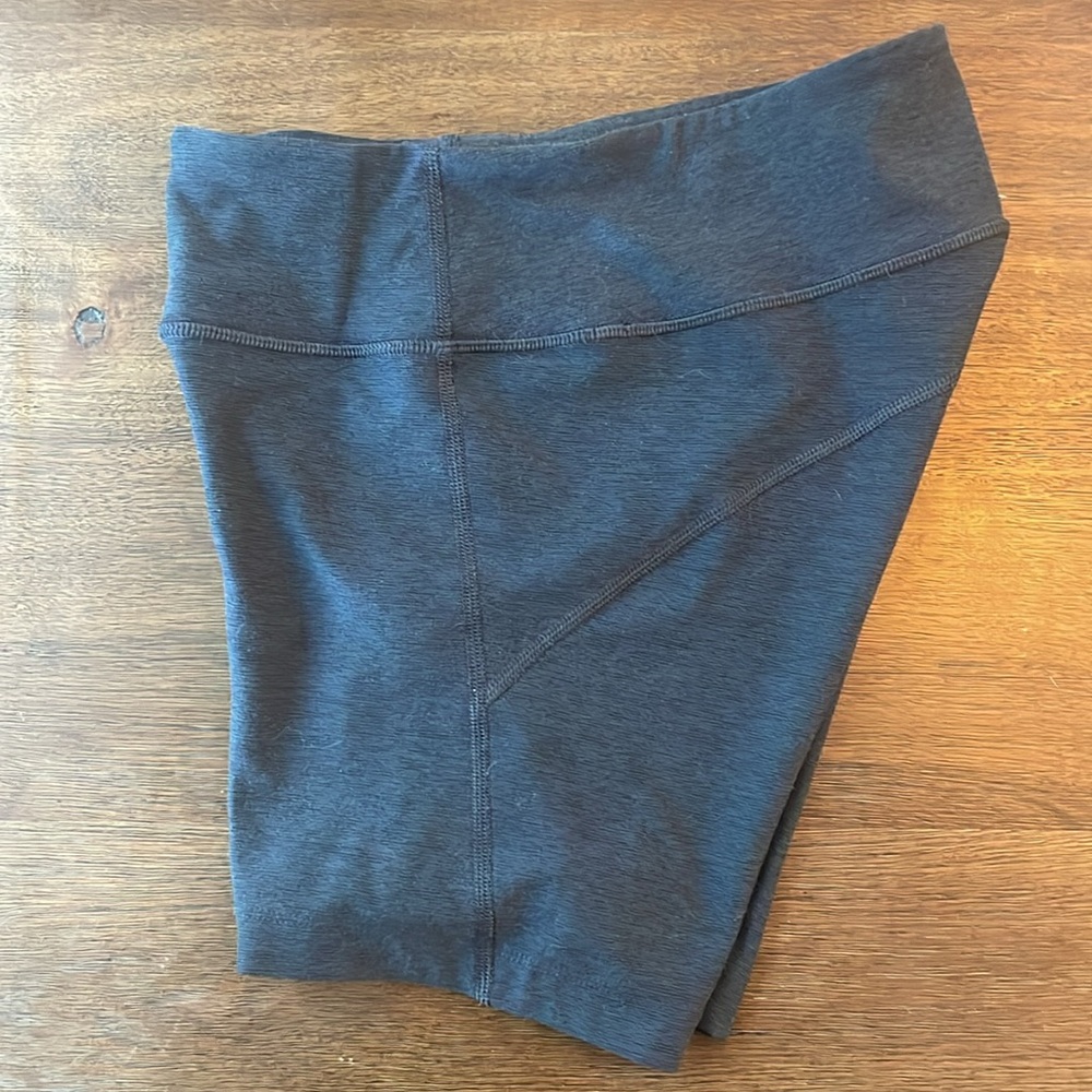 outdoor voices warm up shorts / biker shorts - Picture 4 of 6